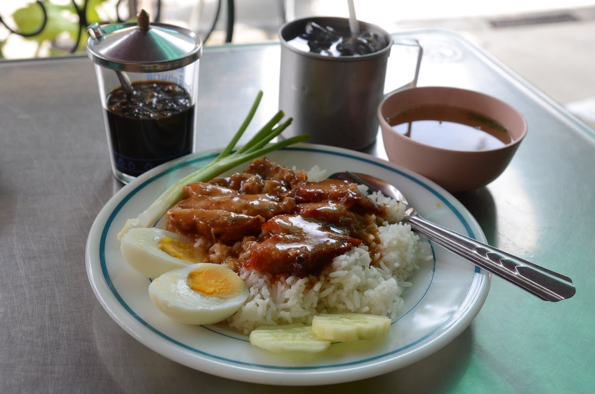 Khao mu daeng