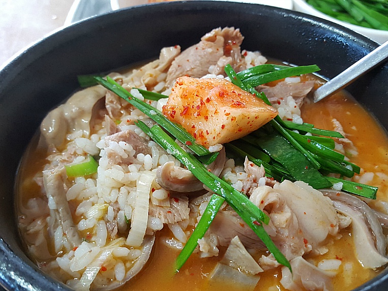 Dwaeji-Gukbap