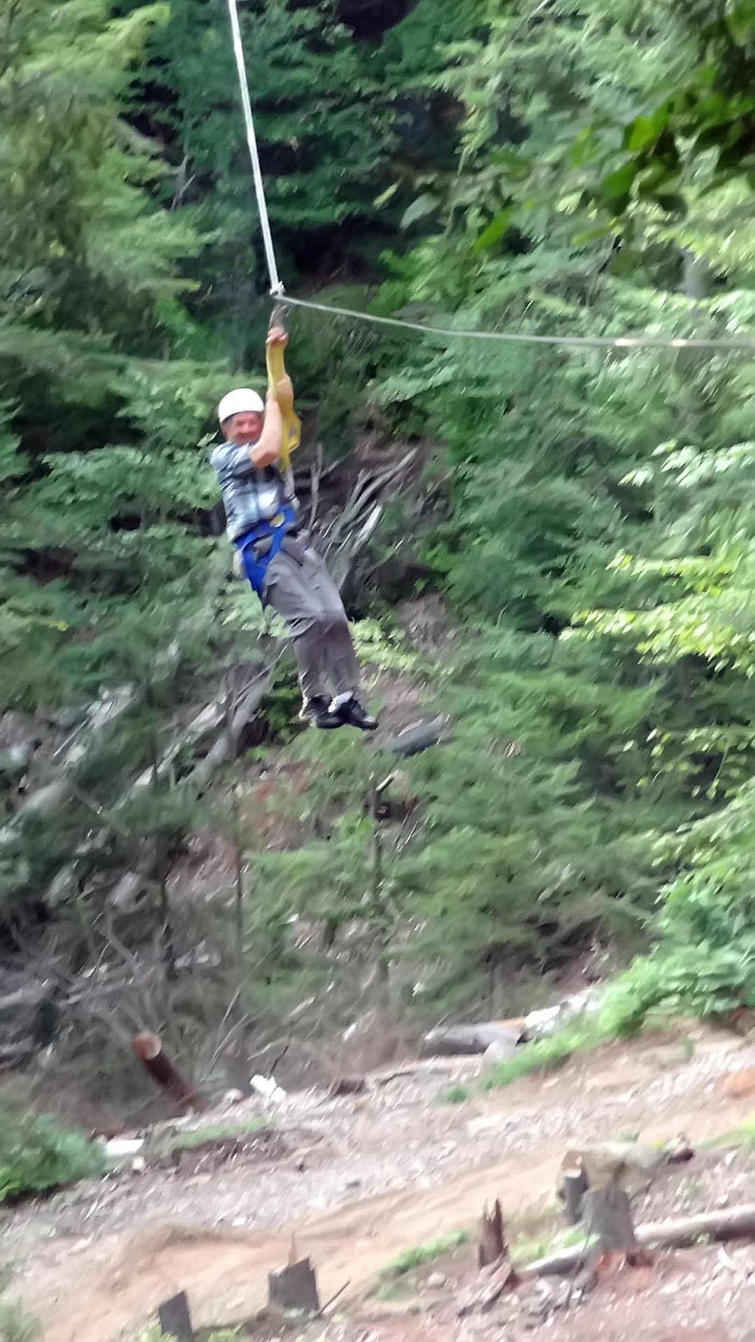 Thử zip-line / đường trượt cáp một lần