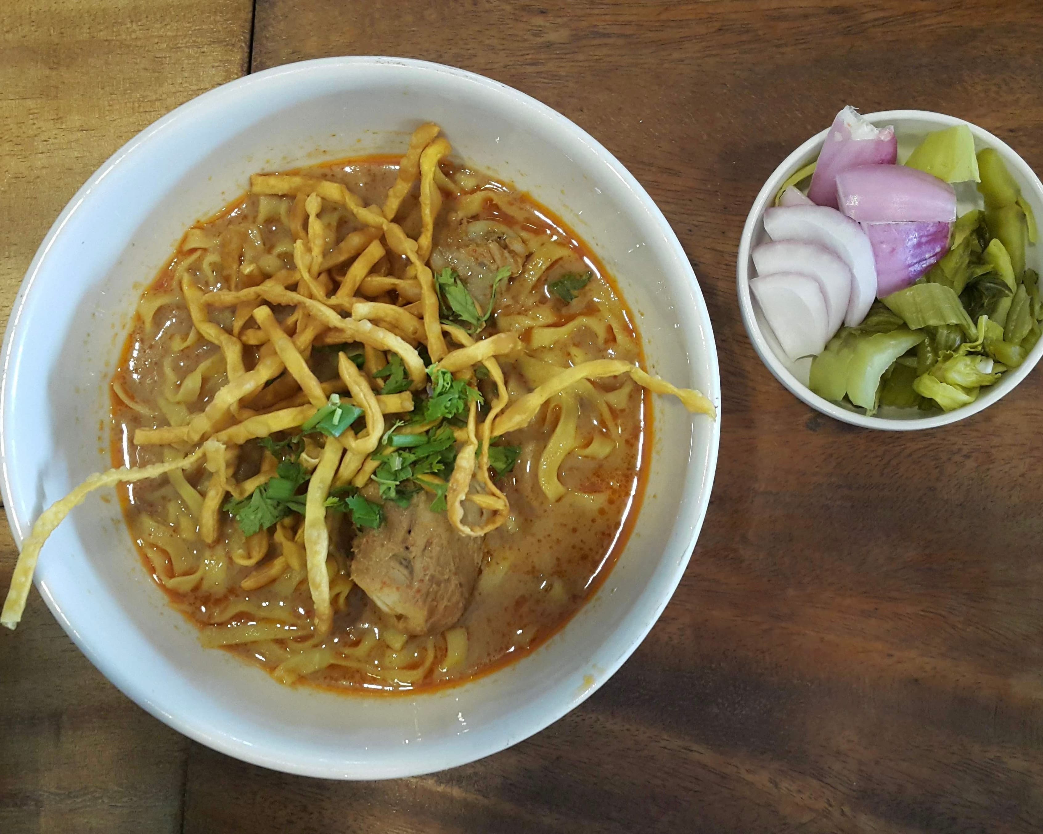 Khao soi (mì cà ri Chiang Mai)